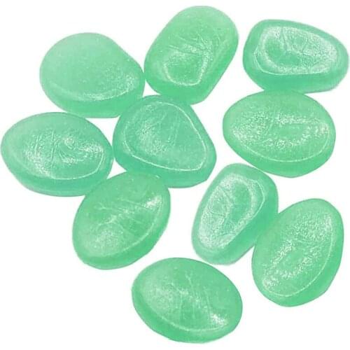 Newly 100 PCS Luminous Stone 20-30mm Resin Glow in The Dark Pebble Decorative Small Garden Fish Tank Rock for Outdoor Indoor
