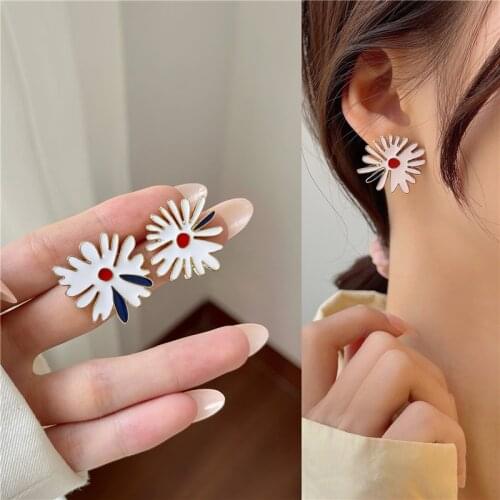 YANGLIUJIA Little Daisy Flowers Earring，Fashion, Sweet, Elegant, Small And Pure And Fresh, Ms Stud Earrings ,2021