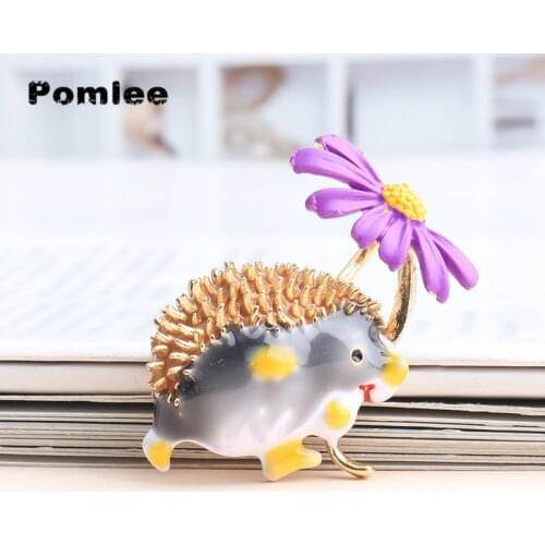Pomlee Cute Hedgehog Brooch Fashion Daisy Brooches For Women Animal Jewelry Funny Winter Design High Quality New 2021