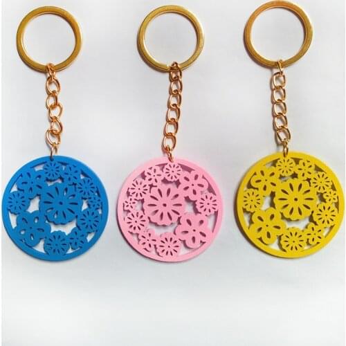 2020 Fashion Hollow Out Key Chain 11cm Wooden Key Ring Cute Colorful Pendant Bag Charming Car Key Holder Personality Gifts