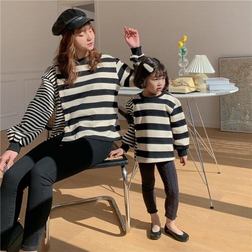 Family Matching Outfits Mother Daughter Sweatshirt Hoodies Family Look Mon and Girls T-shirt & Hoodies Holiday Matching Couple