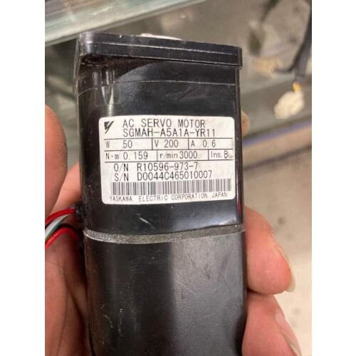 SGMAH-A5A1A-YR11 servo motor , used in good condition . 80% appearance new , good working , free shipping