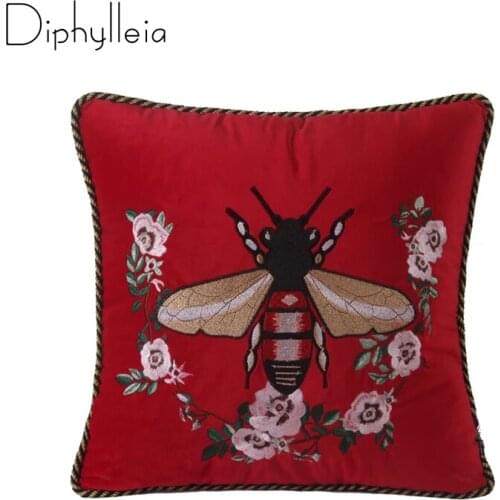 Diphylleia 2021 Americam style luxury velvet animal Bee embroidery Throw Pillow case Living Room Sofa red Square cushion cover