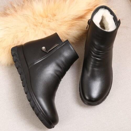 Winter new middle aged women shoes wool women' s Mianxie leather flat mother shoes boots old cotton shoes