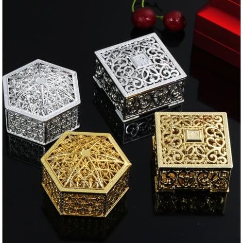 1PC Plastic Hollow Gold Foil Candy Box Chocolate Gift Treat Boxes Wedding Party Home Favor Box Party Favor Gifts Decorations