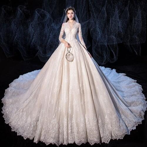 2021 Luxury Champagne Lace A Line Wedding Dress With V-neck Beading Chapel Train Bride Gowns Sleeves Vestidos De Mariage