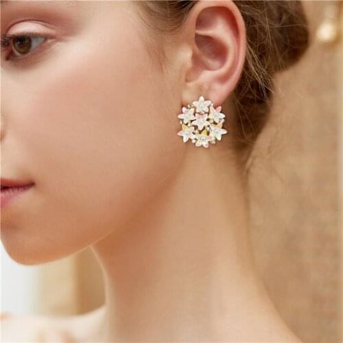 Korean New Arrival Sweet Shiny Crystal Rhinestone Holiday Flower Stud Earrings For Women Fashion Elegant Oorbellen Bijoux Party