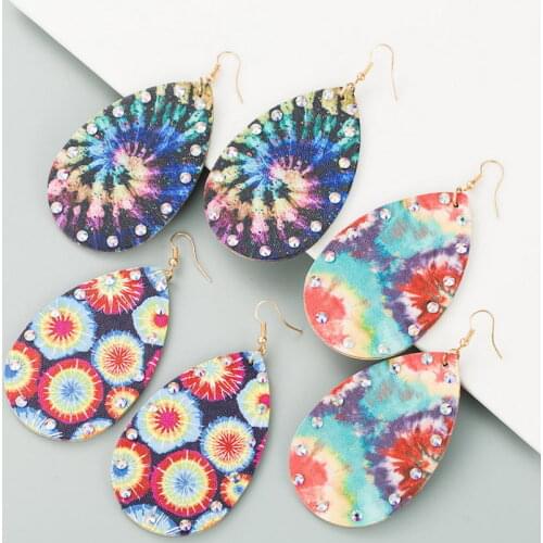 Fashion Chic Pave Crystals Fireworks Pattern Leather Earrings 2021 Creative Handmade Light Weight Leather Drop Holiday Earrings