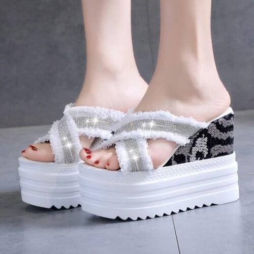 Woman Beach Flip Flops 2021 New Summer Outside Sandals Slip- Resistant Slippers Platform Sandals Thick Sole Slippers