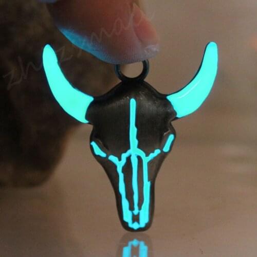 Glowing Bulls Head keychain Horns Pendant GLOW in the DARK BULL ox horn Pendants keyring women MEN boys girls gift key holder