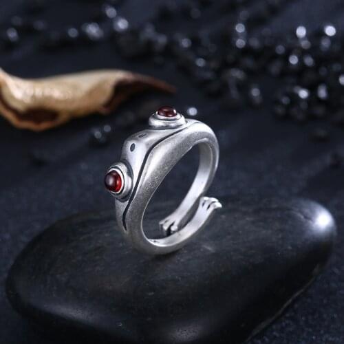 Vintage Red Zircon Inlaid Frog Ring Bohemian Personality Creative Animal Opening Resizable Retro Ring Unisex Female Mens Ring
