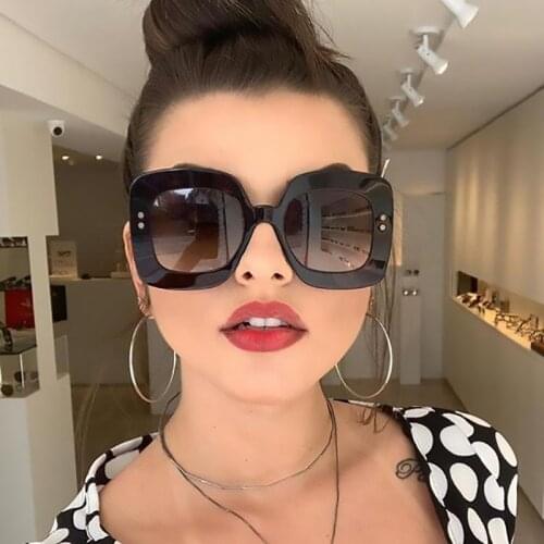 Classic Retro Oversized Women Sunglasses Brand Designer Sexy Luxury Plastic Men Gradient Mirror Sun Glasses UV400 Oculos