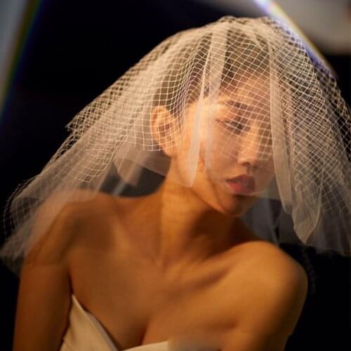 Women Ivory Shoulder-length Wedding Bridal Veil with Comb 4-Layer Cut Edge Elegant Pleated Veils Cool Photo Mantilla Headpiece