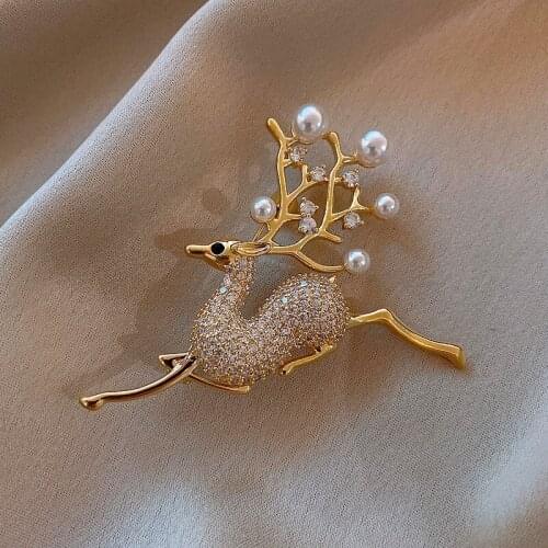 Exquisite Luxury Deer Brooch Unusual Elk Christmas Jewelry Full Shiny Crystal Womens Party Fashion Birthday Gifts