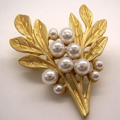2018 new fashions, gold, pearls, leaves, flowers, spot, brooches