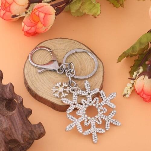 2019 Zircon Snowflake Style Keychain Fashion Versatile Jewelry Cute Shiny Metal Keychain Romantic Accessories Fine Bag Pendant