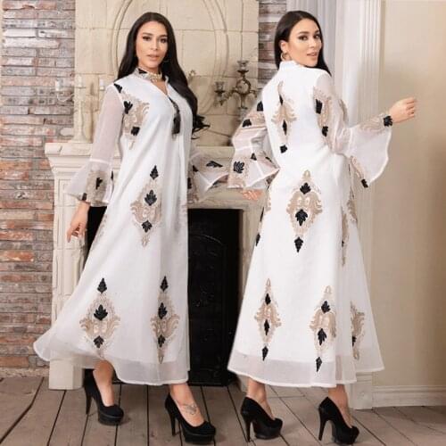 Muslim White Abaya for Women Embroidery Arabic Dubai Luxury Kaftan Dress Female Outfit Turkish Robe Malaysia Gown Eid Morocco