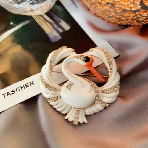 Qingdao wholesale white swan drip enamel Mosaic diamond brooch after antique beautiful brooches coat sweater pin