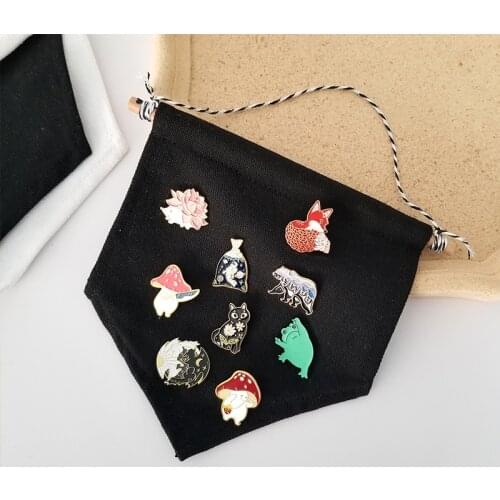 Black And White Style Storage Hanging Bag Cloth Bag Brooch Display Board Creative Collection Storage Practical Badge Commemorate