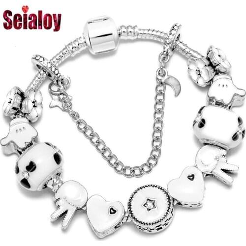 Seialoy Fashion White Love Star Charm Bracelets For Women Men Original Victory Gestures Garland Shiny Glass Beads Bangle Gift