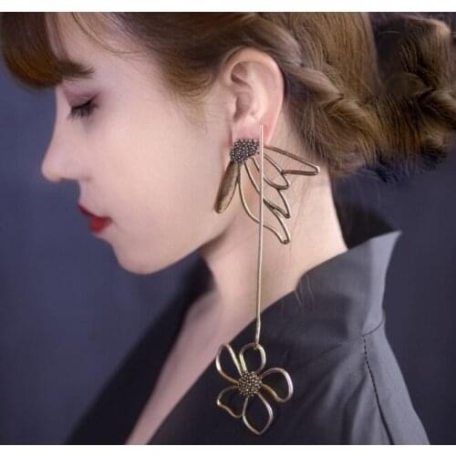 Vintage Alloy Flower Exaggerated Dangle Earrings For Women Asymmetric Super Long Korean Earrings Girls
