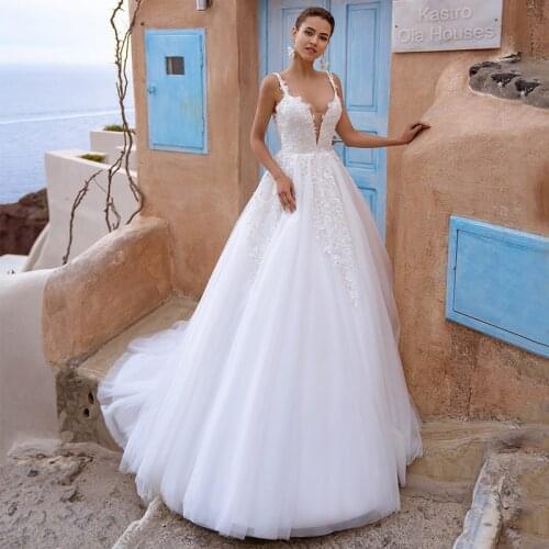 Charming Spaghetti Straps A-Line Wedding Dress 2021 Sexy V-neck Appliques Sweep Train Backless Bridal Gowns