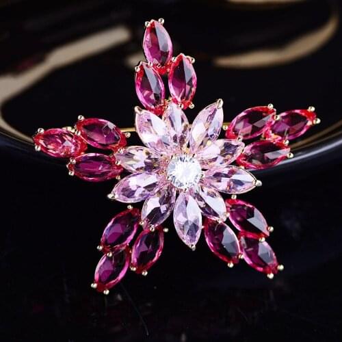 Shining Crystal Star Brooch Pin Sweet Romantic Gift 2021 New Luxury Wedding Corsage Jewelry Coat Pins Bouttoniere Accessories