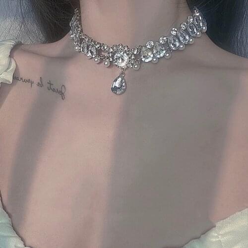 HUANZHI 2020 New Exaggerated Shiny Choker Rhinestone Zircon Crystal Pendant Clavicle Chain Necklace for Women Party Jewelry