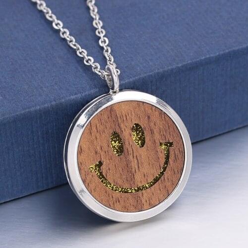 1pc New Fashion Perfume Smile Face Locket Wooden Pendant Jewelry Aroma Fragrance Essential Oil Diffuser Locket Necklace