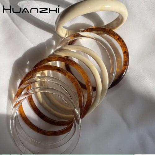 HUANZHI 2021 Amber Acrylic Resin Geometric Bracelet Beige Round Ink Pattern Bracelet for Women Girl Jewelry