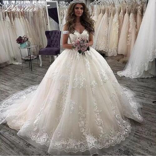 Lhuilier A Line Off the Shoulder Tulle Wedding Dresses 2021 Boat Neck Floor Length Bridal Gowns Chapel Train with Lace Appliques