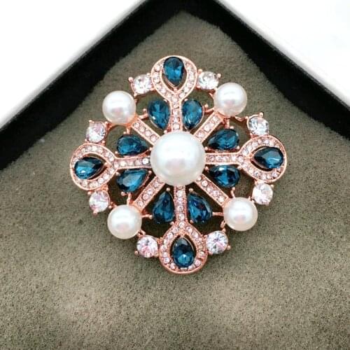 2021 New blue crystal brooch Crystal From Austrian Temperament Pearl Corsage For Women and Female