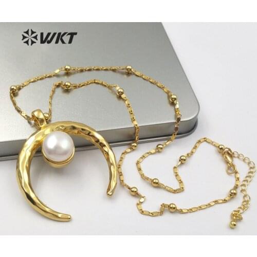 WT-JN079 Pearl Necklace Crescent Shape Full Gold Pendant With Pearl Charm Women Fashion Necklace Freshwater Pearl Jewelry