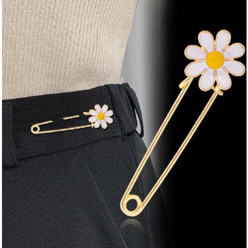 Literary Art Flower Daisy Brooches Anti-exposure Korean Pearl Waistband Pin Fixed Waist Scarf Buckle Dress Collar Safety Pins
