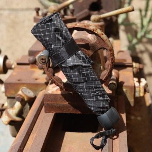 Three-fold umbrella simple black lattice men and women umbrella lightweight and portable reinforced windproof strong umbrella 8K