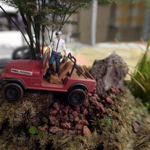 1:64 Scale Die Cast Alloy Car Hot Game Resin Pubg Figure Winner Chicken Dinner Diorama Miniature Scene Model Collection