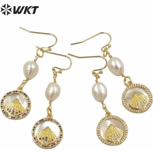 ME079 Charming round shape earring metal scallop shell earrings with colorful cz micro paved freshwater pearl dangling earrings