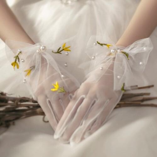 Bridal Gloves Women Sheer Tulle Gloves Transparent Guantes Flower Pearl Finger Gloves Mittens Wedding Party Photography Gloves