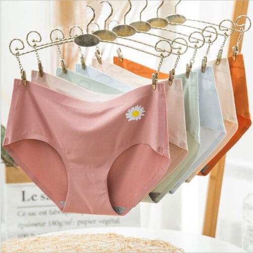 Summer Women Underwear Little Daisy Floral Ice Silk Panties Women Graphene Seamless Mid Rise Sexy Breathable Underpanties Briefs