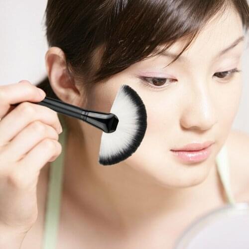 Professional Single Makeup Brush Blush / Powder Sector Makeup Brush Soft Fan Brush Foundation Brushes Make Up Tool