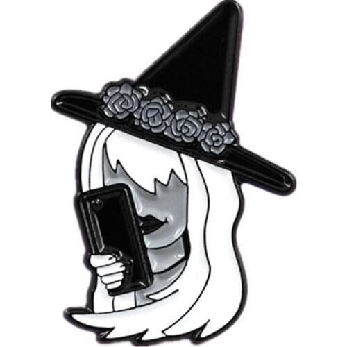 2021 New Halloween Alloy Brooch Halloween Witch Fashion Brooch for Woman Handbag Decorations Temperament Jewelry Wholesale