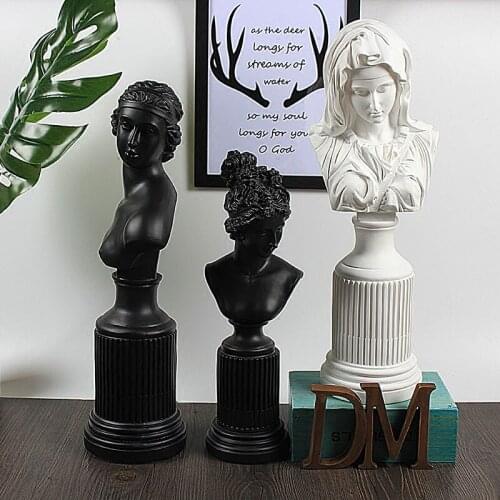 EUROPEAN UPSCALE STATUES OF WOMEN LIKE CRAFTS HOME DECORATION MODERN HOME FURNISHINGS ORNAMENTS WEDDING GIFTS