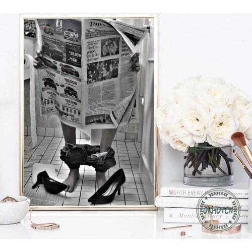 Fashion Toilet Sexy Woman Read Newspaper Canvas Painting Vintage Black White Prints Poster Wall Art Pictures for Bar Restroom