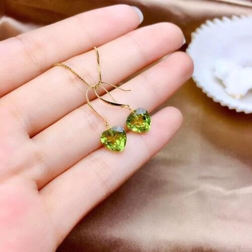 18K gold natural olivine ear nails, concise and exquisite, popular style, wholesale price