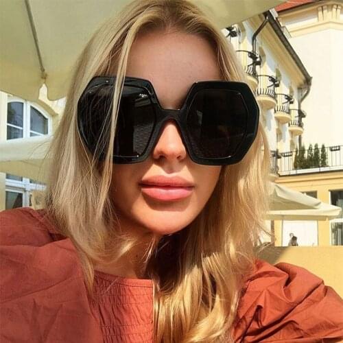 Classic Square Black Sunglasses Women New Brand Design Polygon Sunglasses Ladies Fashion Shades Vintage Glasses Eyewear Unisex