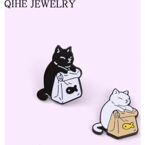 Black White Cat Enamel Pins Cat Food Fish Brooches for Women Cute Animal Lapel Pin Backpacks Metal Badge Jewelry Gift Wholesale