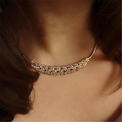 European and American fashion personality jewelry retro noble wheat short necklace chain twist collar bone crystal chains