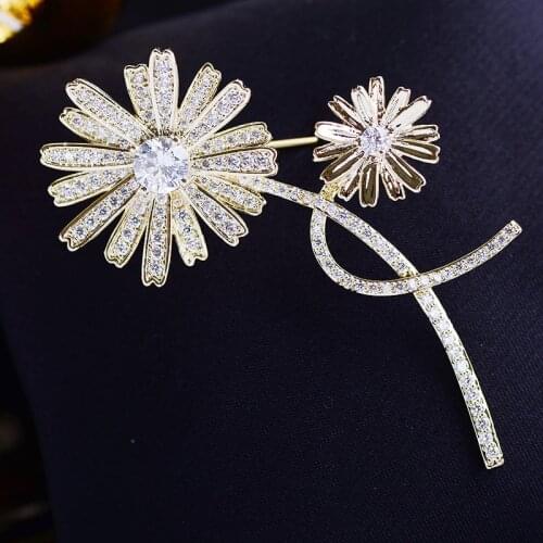 Lovely Daisy Brooch Pin for Women Flower Brooches Pins Shiny Crystal Zircon Pin Cloth Decoration New Year Gifts Jewelry Broche