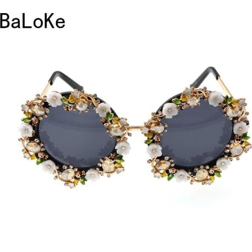 Baroque Sunglasses Women Brand Designer Retro Sunglasses Hollow Metal Flower Carving Fashion Accessories Lady Vintage Shades
