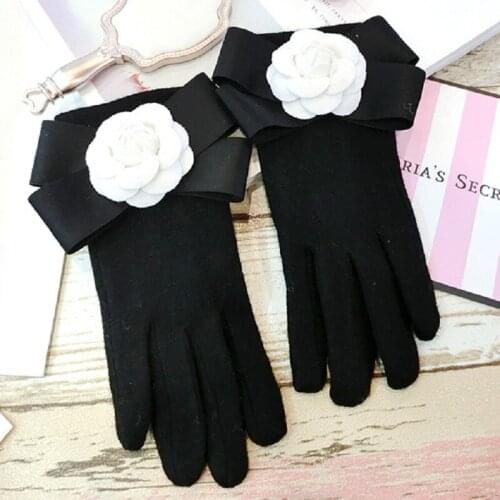 Korean Winter Women Cashmere Gloves Black Mittens White Flower Bow Touch Screen Gloves Warm Elegant Wool Driving Gloves Ladies